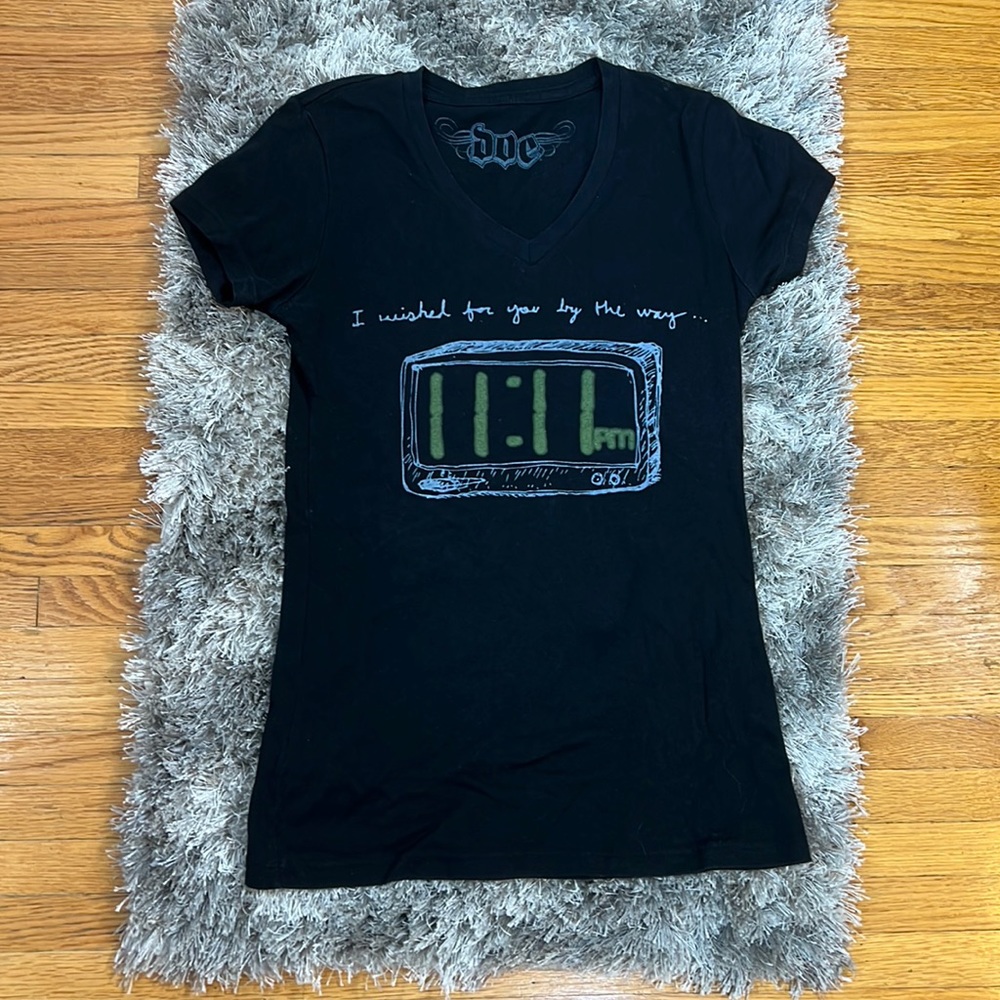 11:11 Graphic V Neck T-Shirt